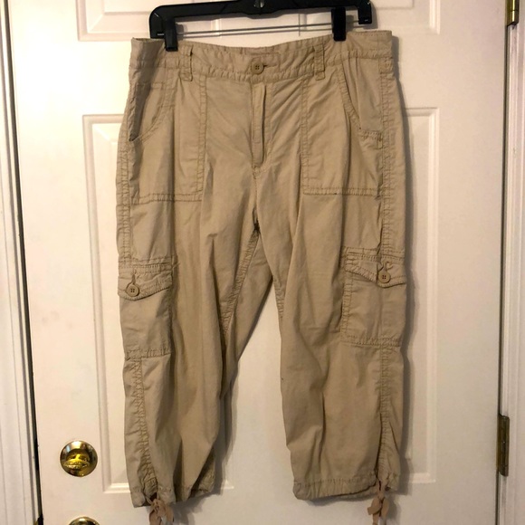 Earl Jeans Pants - Adorable Earl Jeans cargo capri pants, size 14.